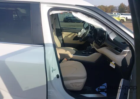 2024 Toyota Highlander Xle z USA, uszkodzony, nr VIN 5TDKDRAH5RS052661